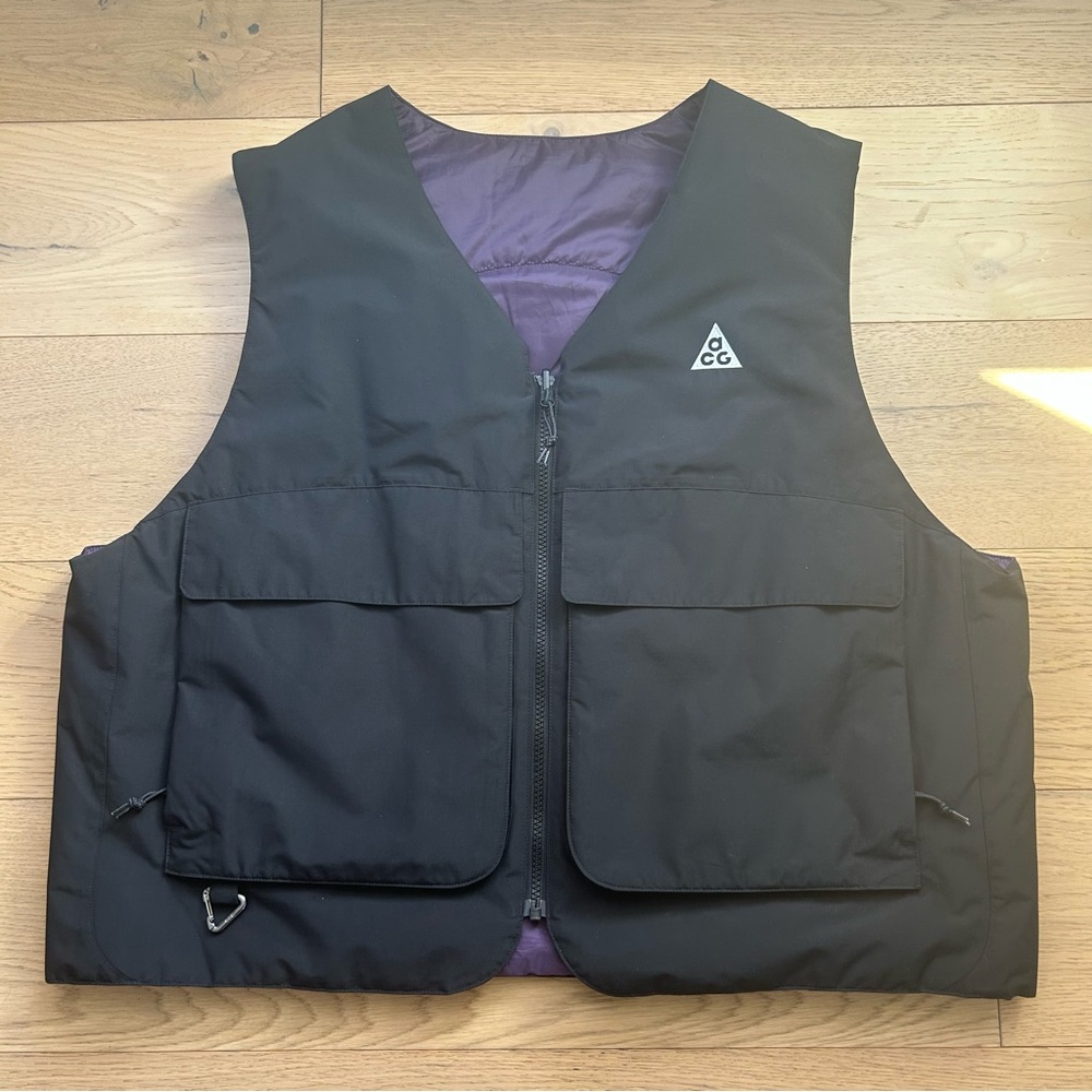 Nike ACG "Skull Peak" PrimaLoft®
Reversible Vest - Picture 3 of 8